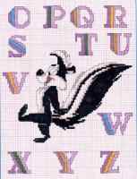 Схема вышивки крестом "Английский алфавит со скунсами"
